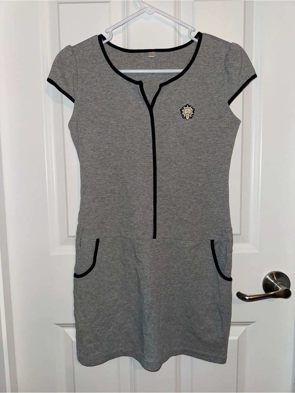 Gray Short-Sleeve Casual Dress with Black Trim